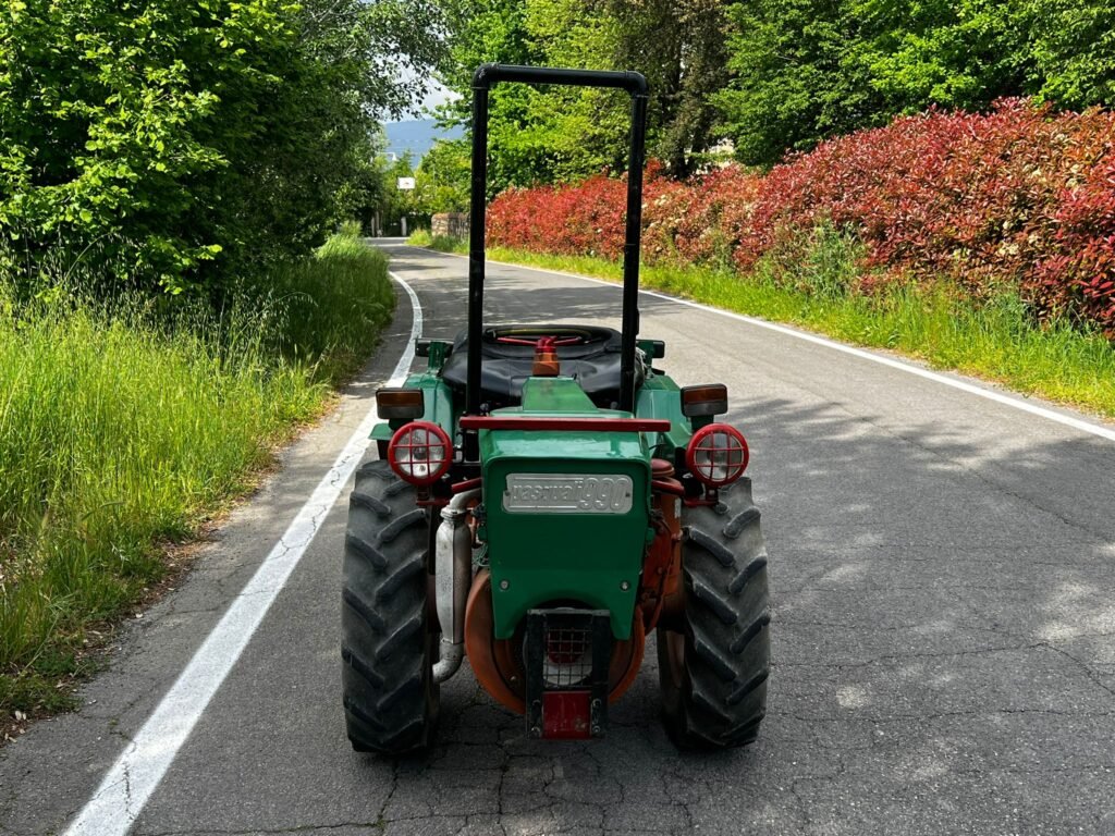 Pasquali 990 Traktor mit Schneidwerk