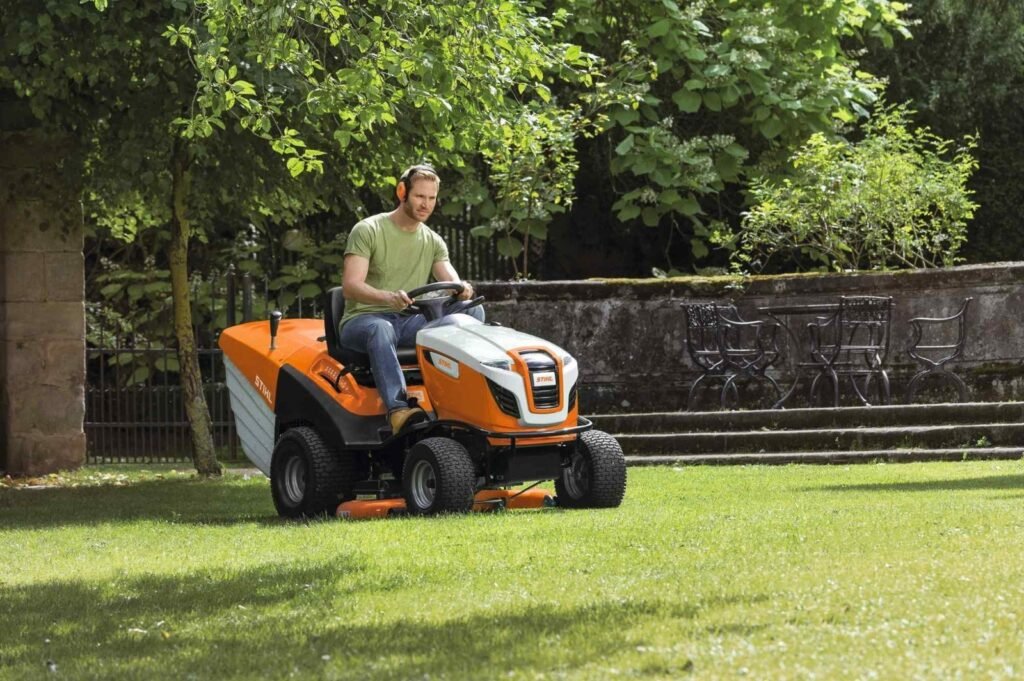 STIHL RT 6127 ZL Aufsitzmäher 125 cm, 25,9 PS, Hydrostat, 350 L Fangkorb, Tempomat