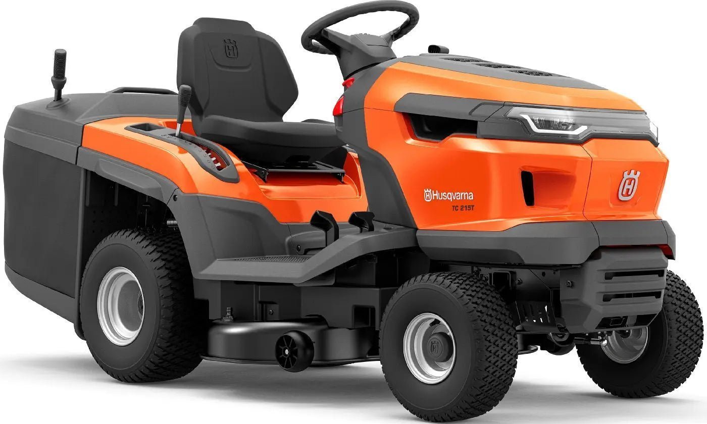 Husqvarna Rasentraktor TC 215T, 95 cm Schnittbreite, 2-Zylinder Motor, Hydrostat, 300 L Fangkorb, Air Induction Husqvarna Rasentraktor TC 215T, 95 cm Schnittbreite, 2-Zylinder Motor, Hydrostat, 300 L Fangkorb, Air Induction