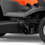 Husqvarna TS 217T Rasentraktor, 108 cm Schnittbreite, V-Twin Motor, Hydrostat, Seitenauswurf & Mulchfunktion