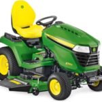 John Deere X590 Rasentraktor mit 122 cm Accel Deep Mähwerk, 23,1 PS Kawasaki EFI Motor, Hydrostat, Allradlenkung