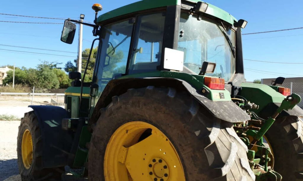 John Deere 6410 PREMIUM Traktor mit Vorderradaufhängung