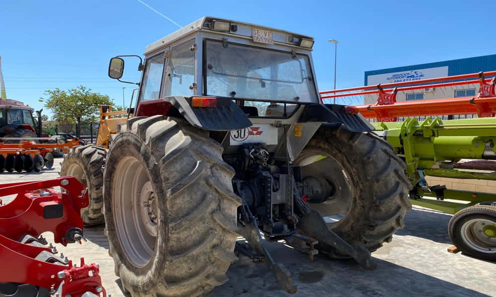 Massey Ferguson Traktor + Schaufel der Serie 300