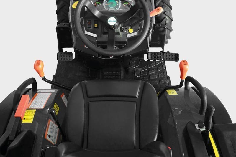 Solis 26 Panther Schwarz mit Seitenschaltung – 26 PS Kleintraktor mit Allrad & Servolenkung