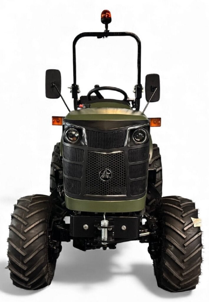 Startrac 22 Kleintraktor Nato-Grün mit Radialbereifung – 22 PS Kompakttraktor mit Allrad