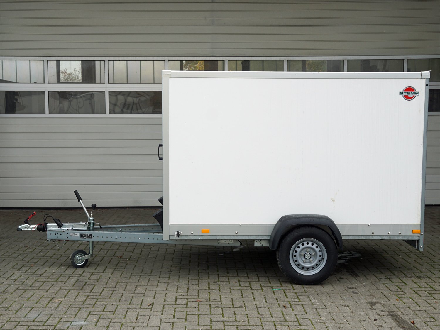 STEMA P-BOX STPK O2 13-25-13.1.P15.1 Hecktür | Tieflader | Sichere Straßenlage STEMA P-BOX STPK O2 13-25-13.1.P15.1 Hecktür | Tieflader | Sichere Straßenlage